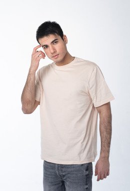 Бежевая мужская футболка